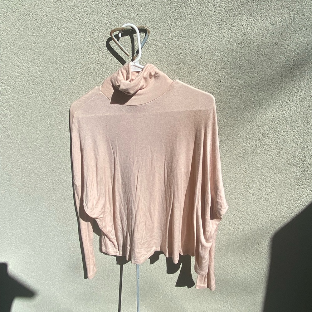 Size small, light pink, forever 21 womens turtle neck